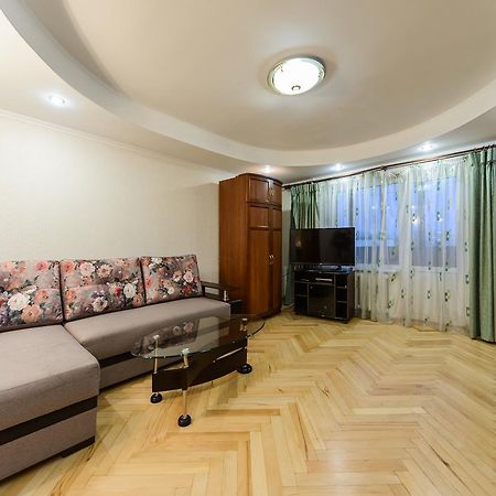 Apartment On Lesi Ukrainky Blvd เคียฟ ภายนอก รูปภาพ