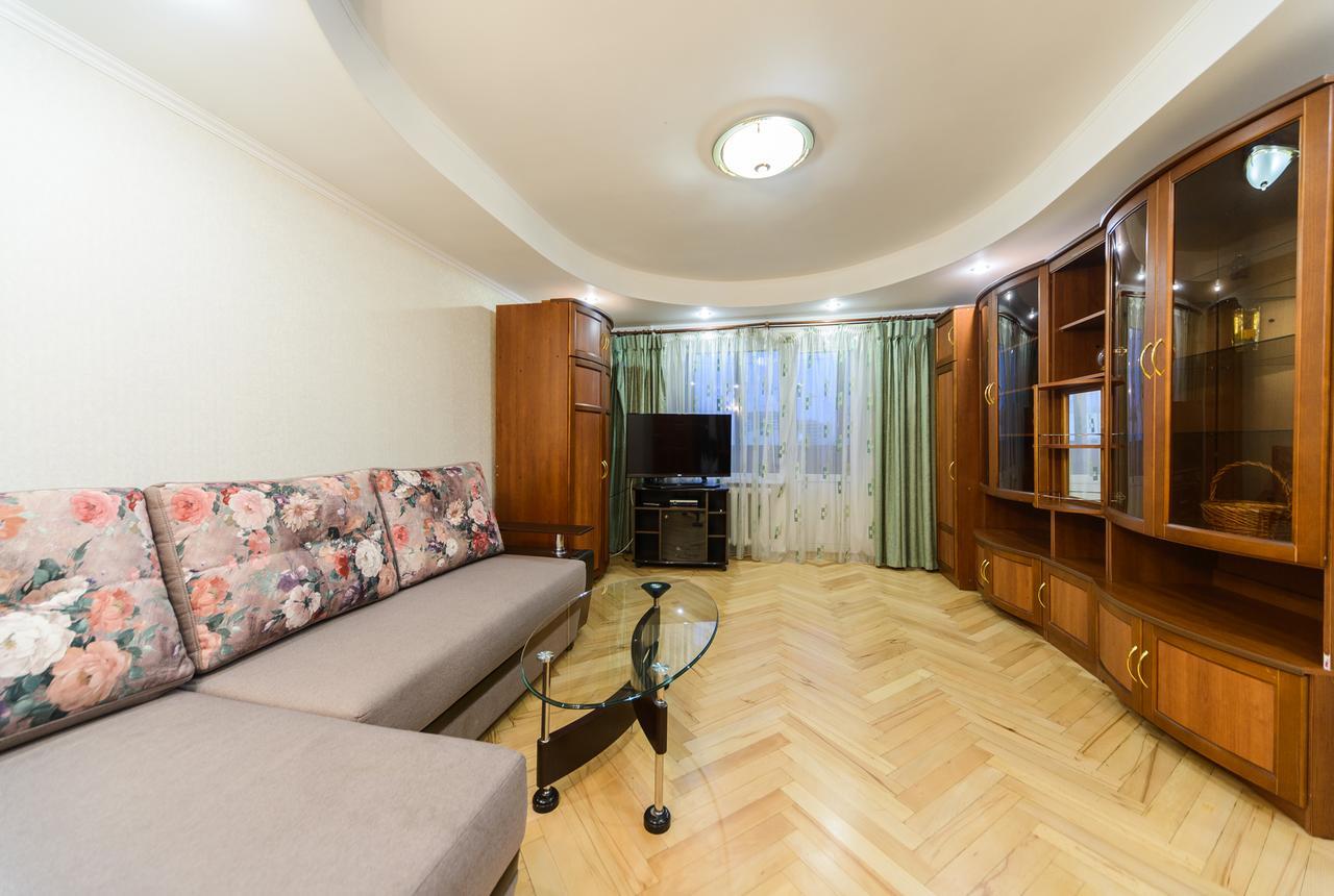 Apartment On Lesi Ukrainky Blvd เคียฟ ภายนอก รูปภาพ
