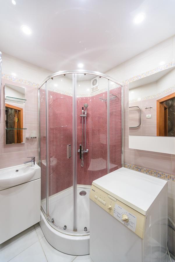 Apartment On Lesi Ukrainky Blvd เคียฟ ภายนอก รูปภาพ