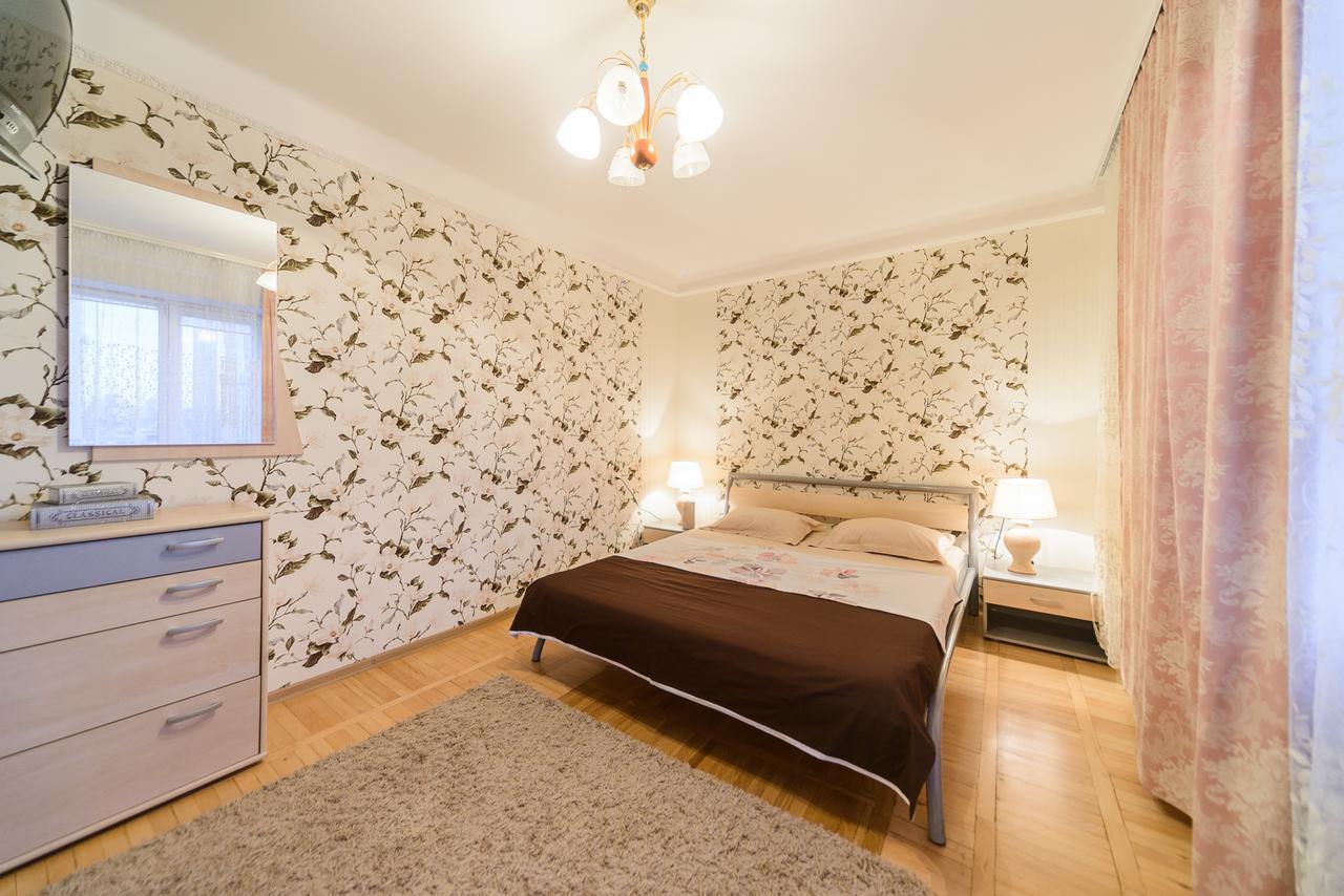 Apartment On Lesi Ukrainky Blvd เคียฟ ภายนอก รูปภาพ